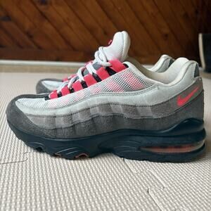 Nike Air Max 95 GS Solar Red Youth Sz 5.5 Women's 7 Gray Gradient Cushioned